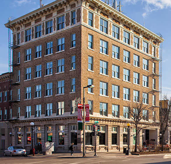 Best Bank in Iowa Newsweek's Best Small Bank in Iowa 2022 MidWestOne